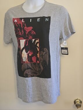 Alien 45th Anniversary Graphic Tee 20th Century Fox NWT SzLarge Sci Fi Movie L